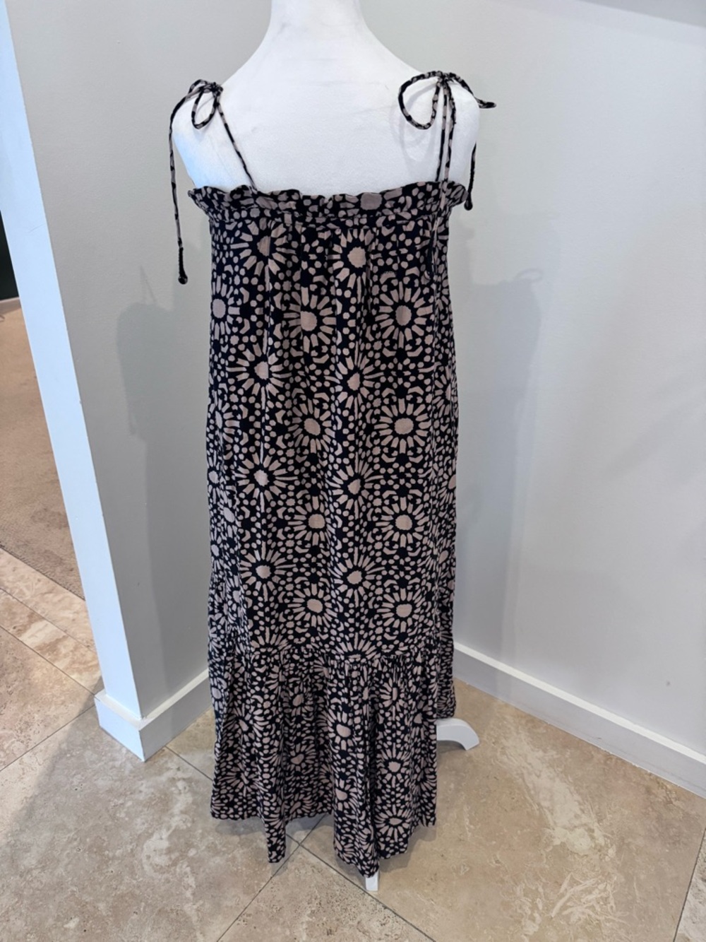 MIRTH, M, Floral Tie-Strap Midi Dress in Black and Pink - Picture 6 of 6